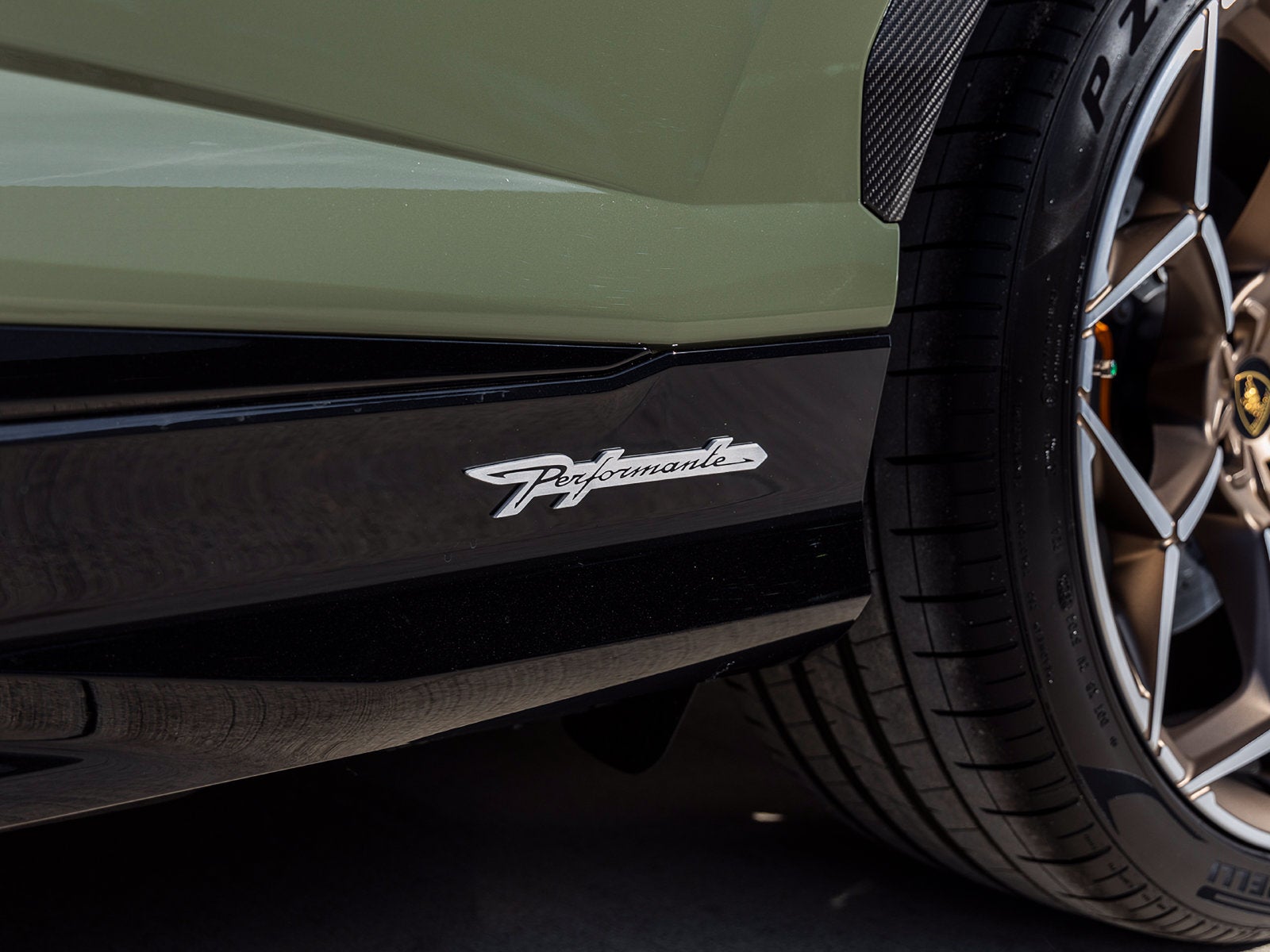 2023 Lamborghini Urus Performante