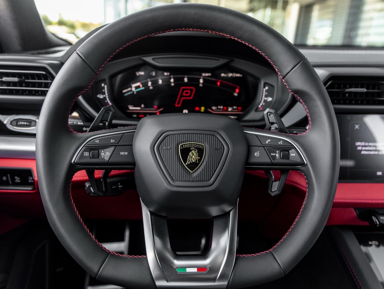 2025 Lamborghini Urus SE