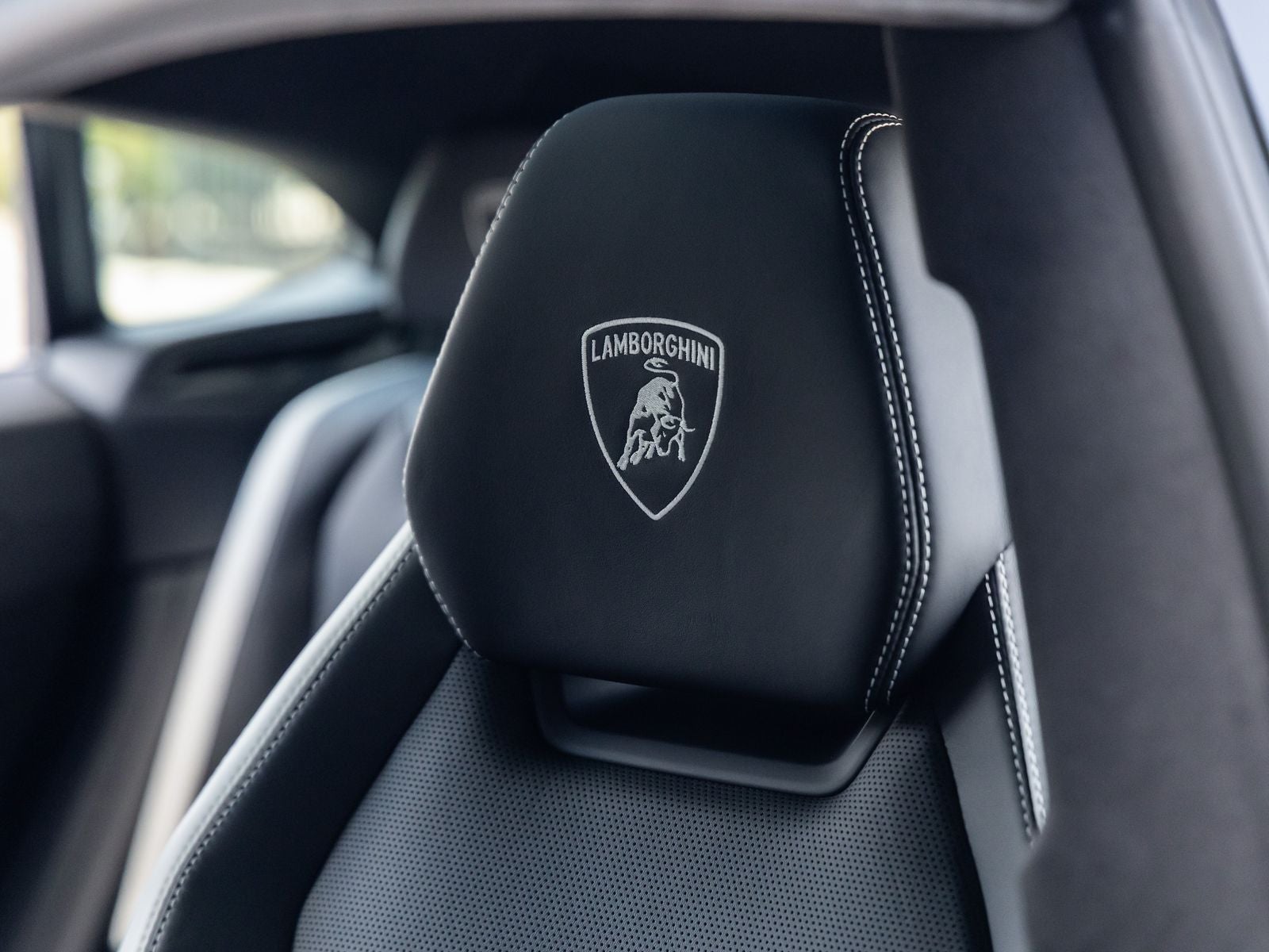 2025 Lamborghini Urus SE