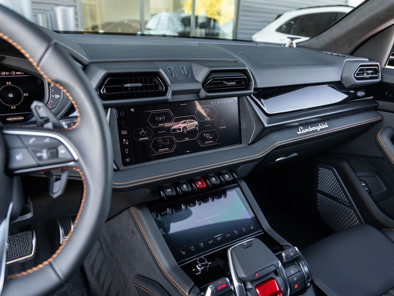 2026 Lamborghini Urus SE