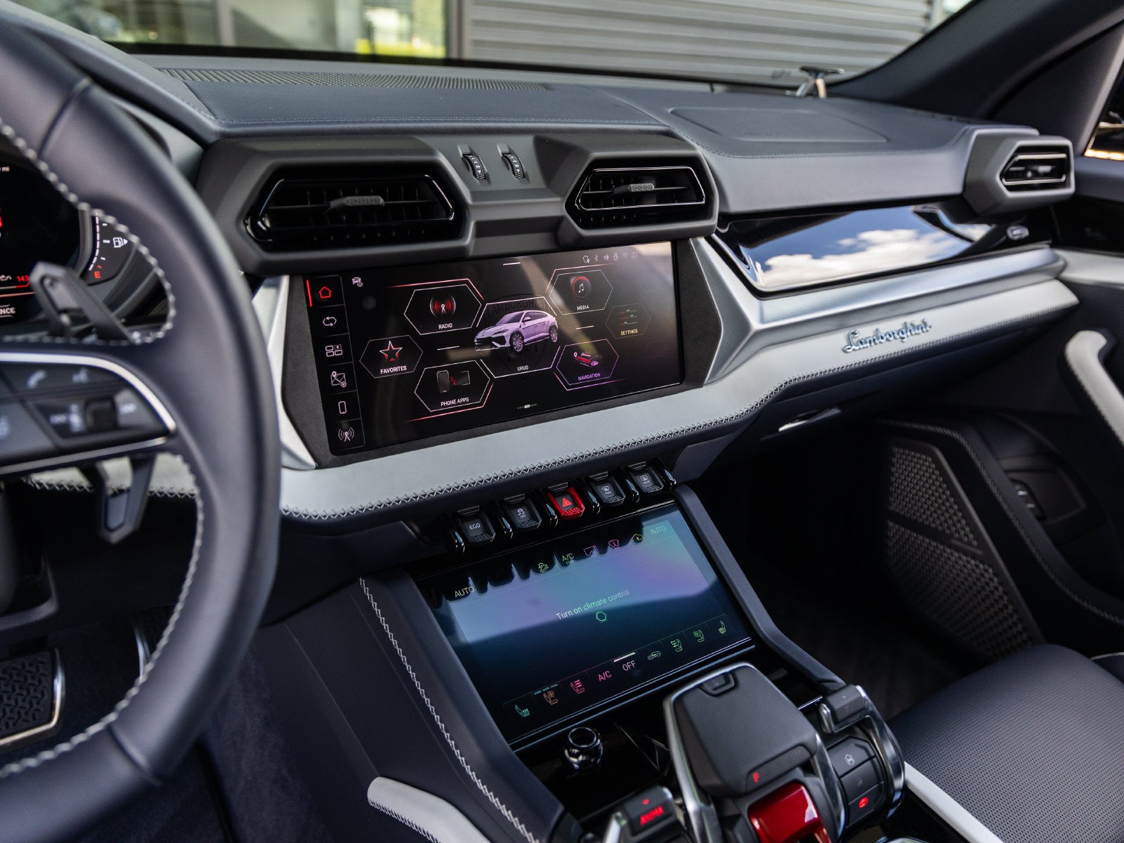 2026 Lamborghini Urus SE