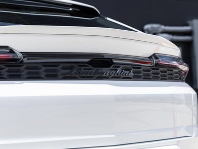 2026 Lamborghini Urus SE