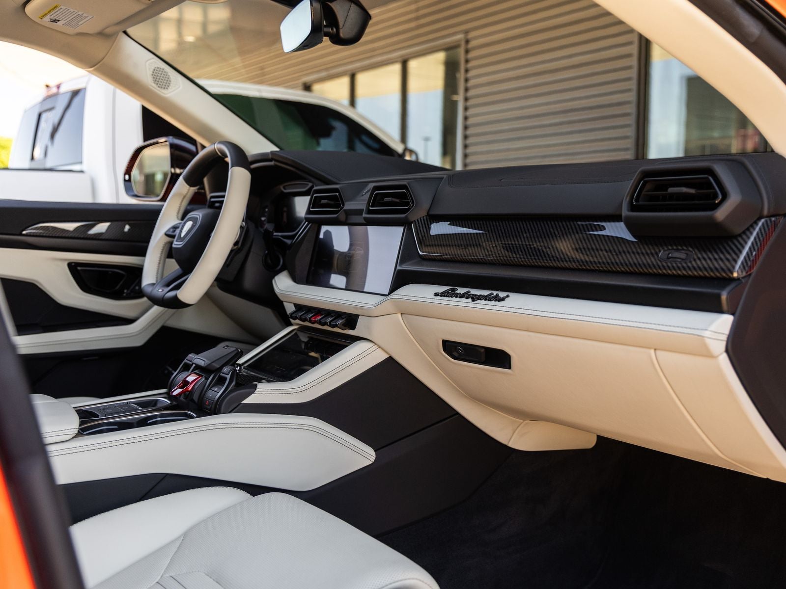 2025 Lamborghini Urus SE