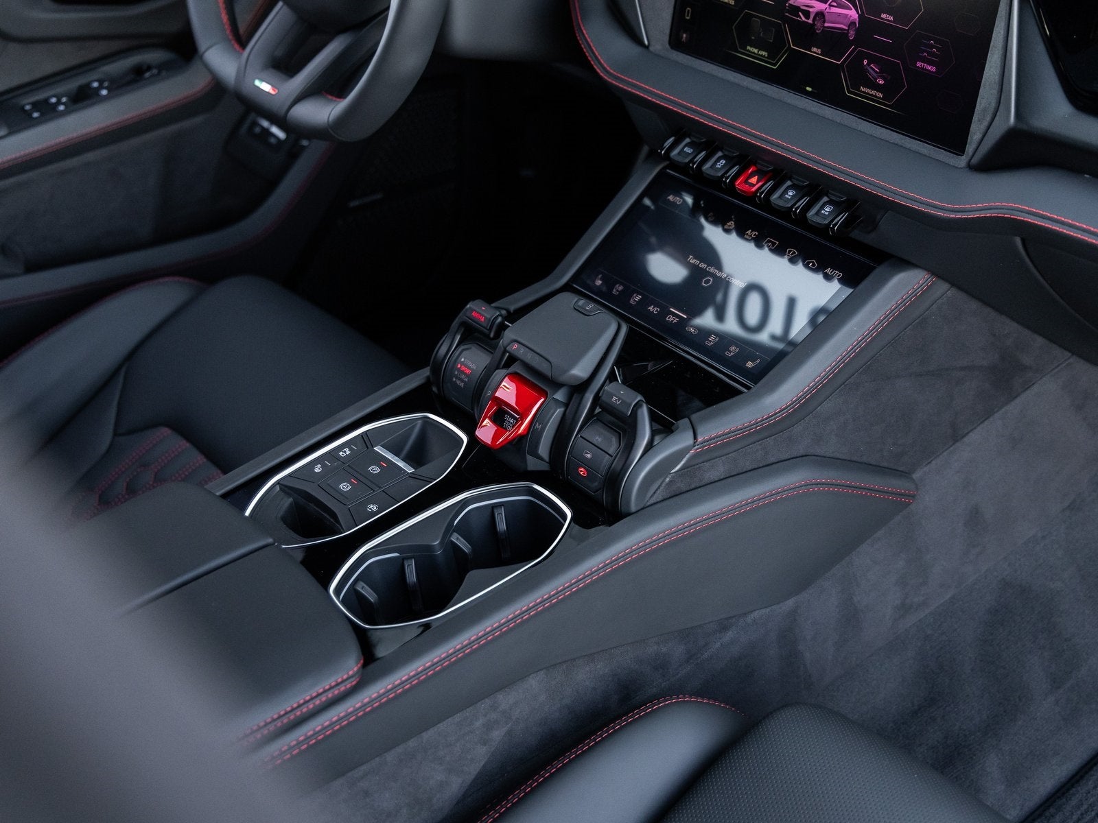 2026 Lamborghini Urus SE