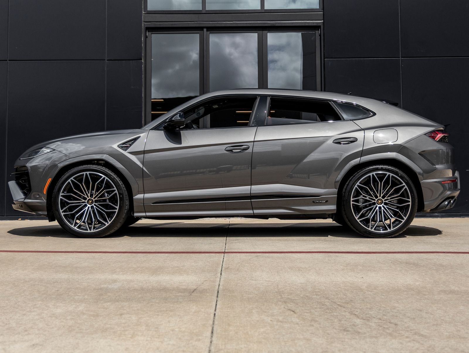 2025 Lamborghini Urus SE