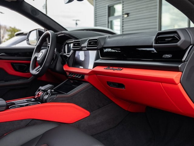 2026 Lamborghini Urus SE