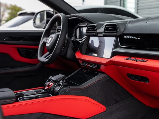 2026 Lamborghini Urus SE