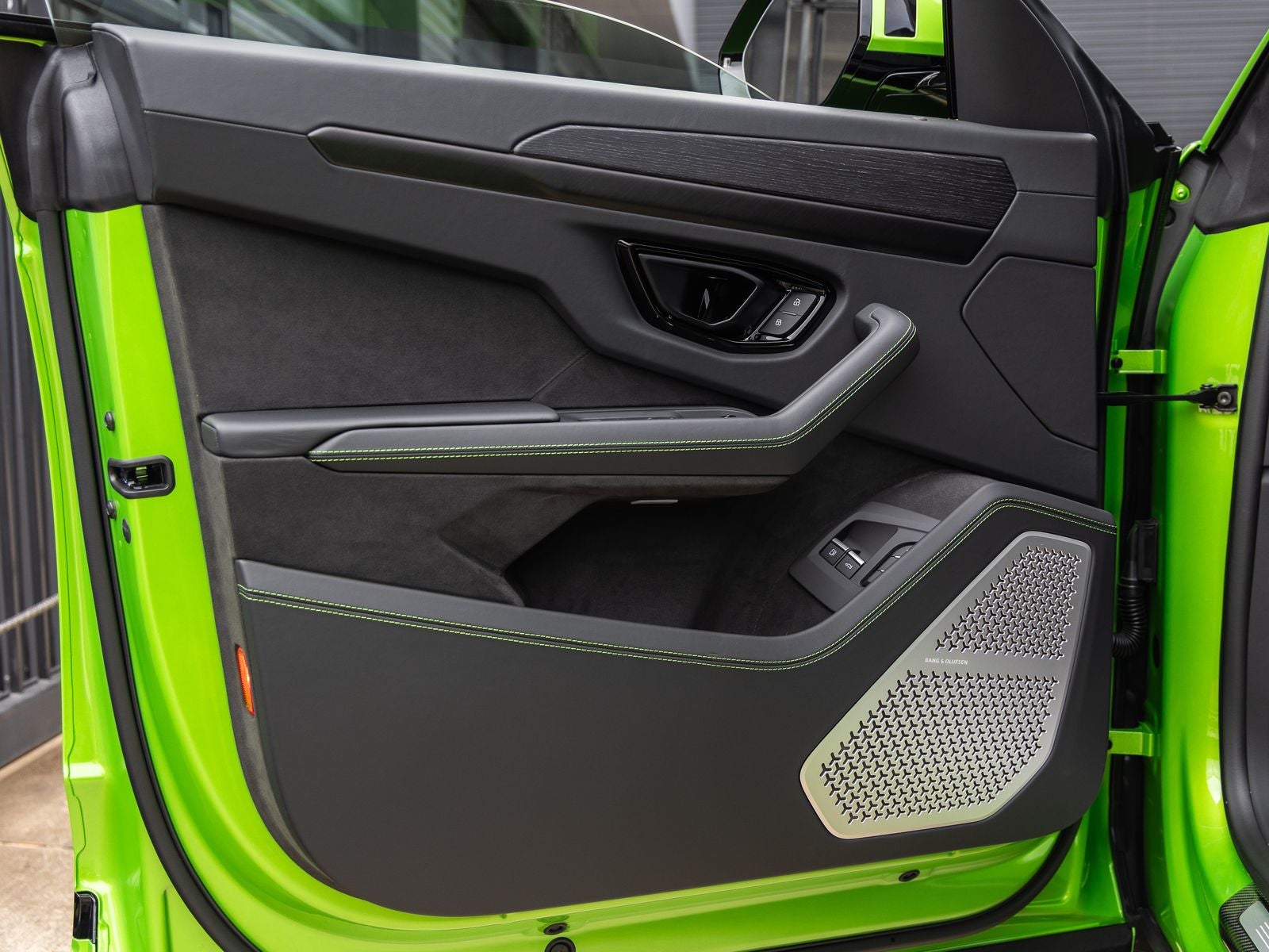 2025 Lamborghini Urus SE