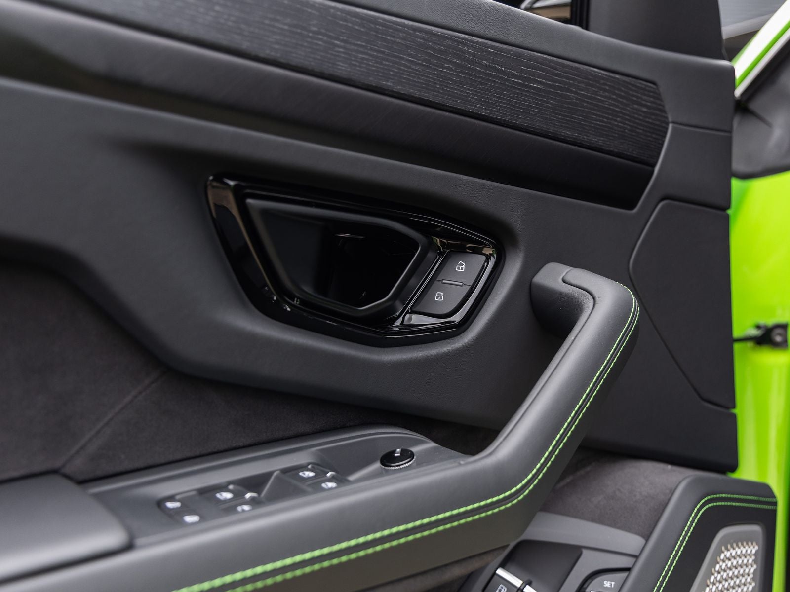 2025 Lamborghini Urus SE