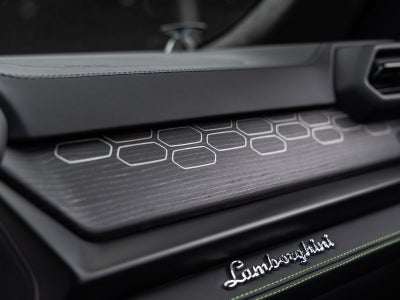 2025 Lamborghini Urus SE