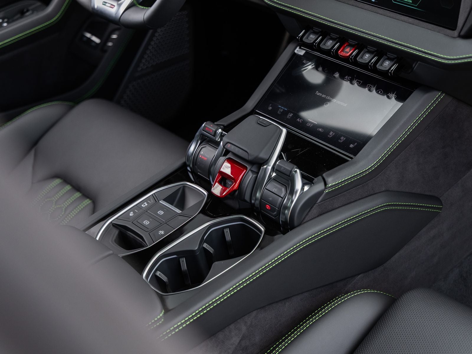 2025 Lamborghini Urus SE