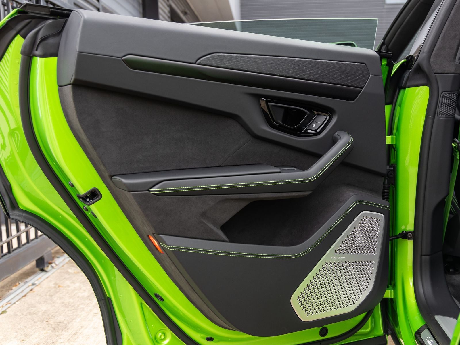 2025 Lamborghini Urus SE