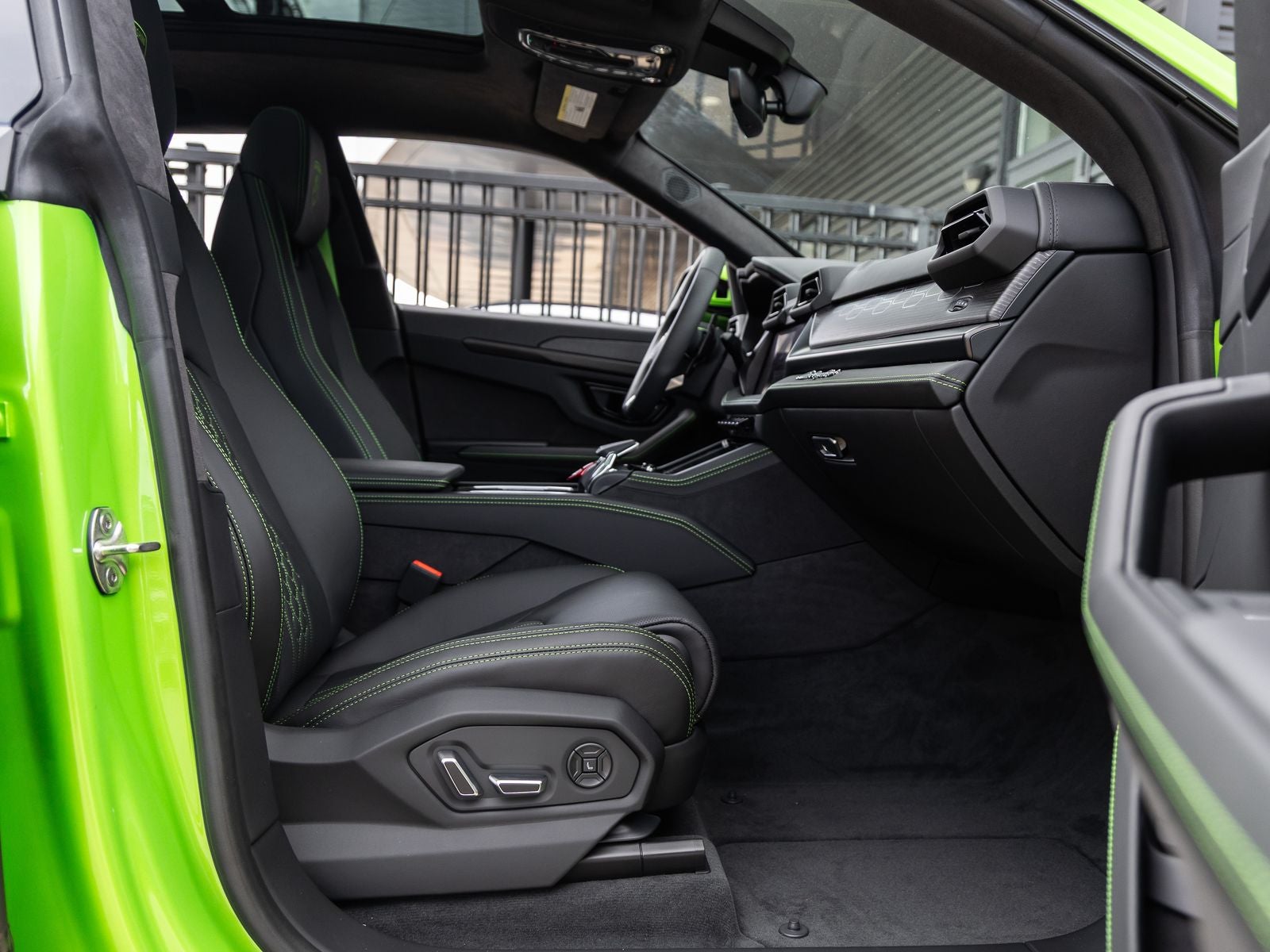 2025 Lamborghini Urus SE