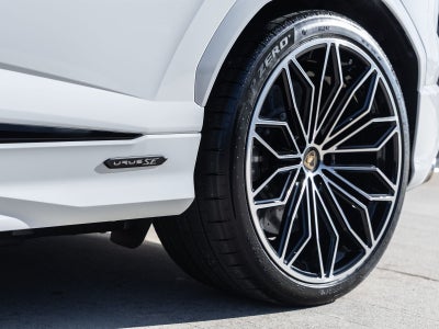 2026 Lamborghini Urus SE