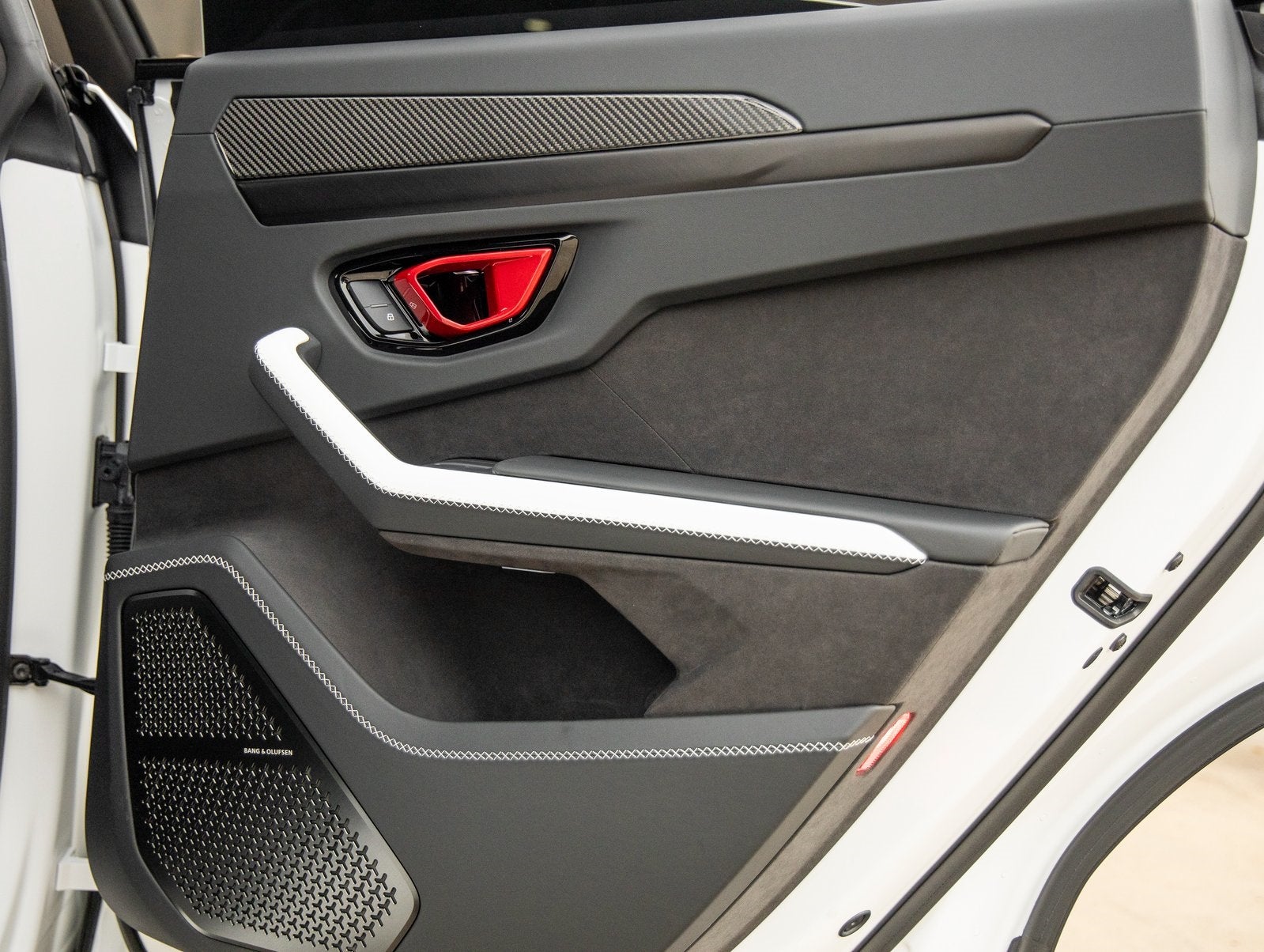 2025 Lamborghini Urus SE