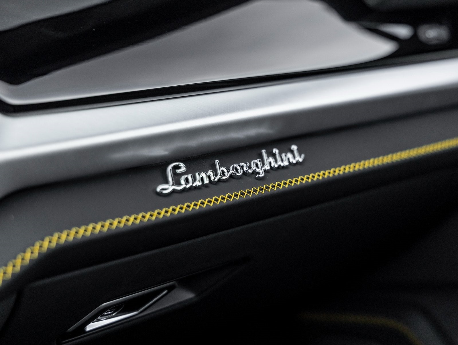 2026 Lamborghini Urus SE