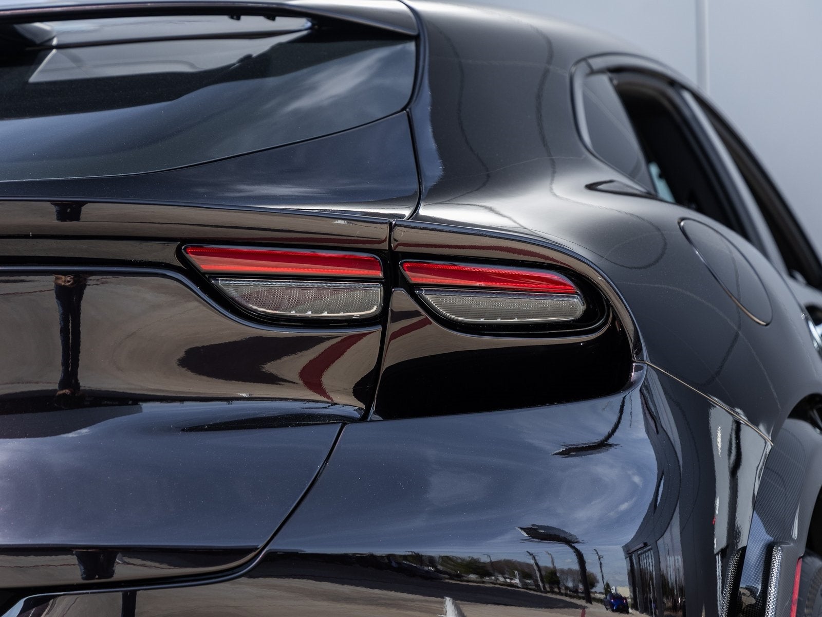 2025 Ferrari Purosangue Base