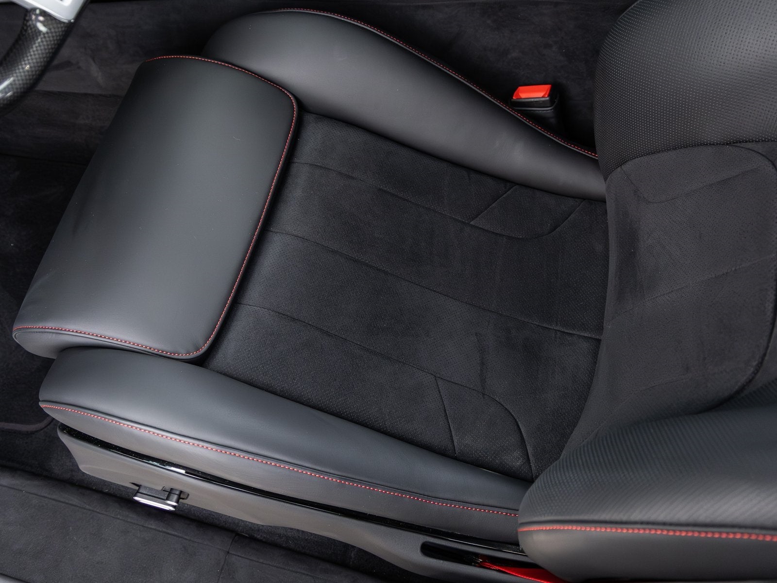 2025 Ferrari Purosangue Base