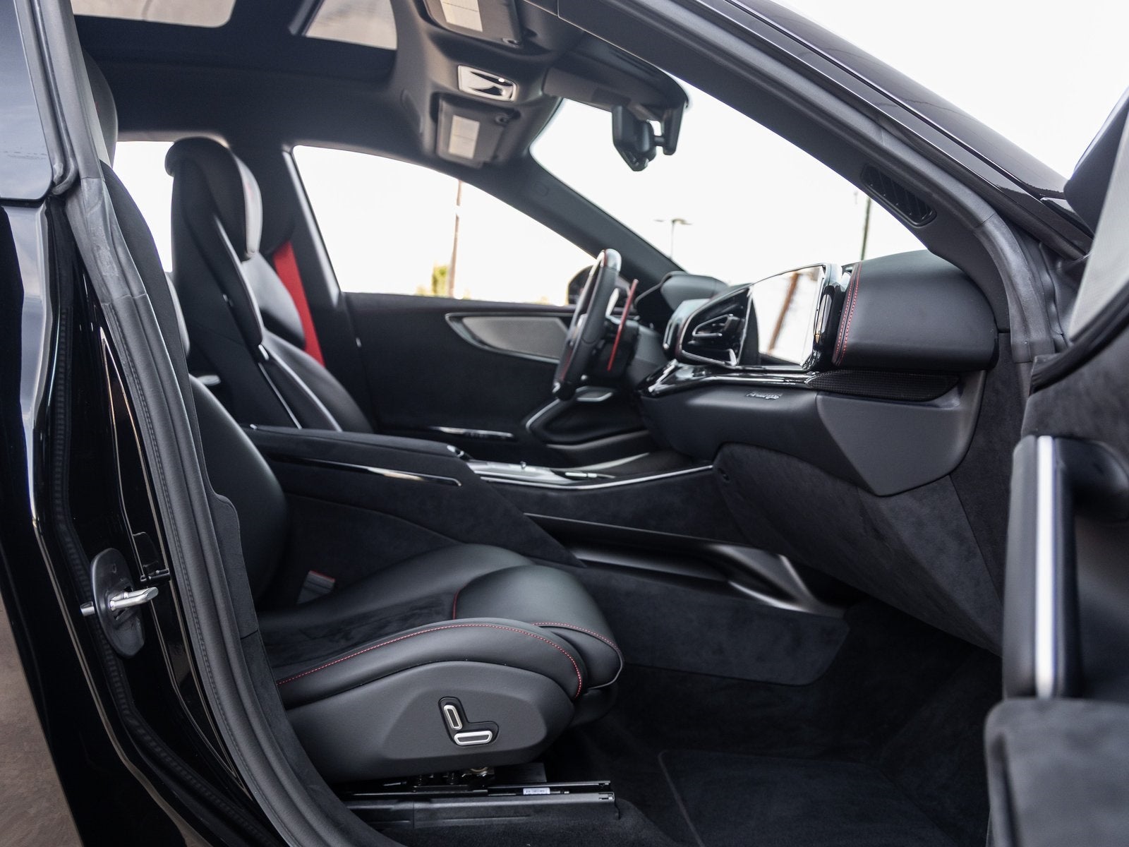 2025 Ferrari Purosangue Base