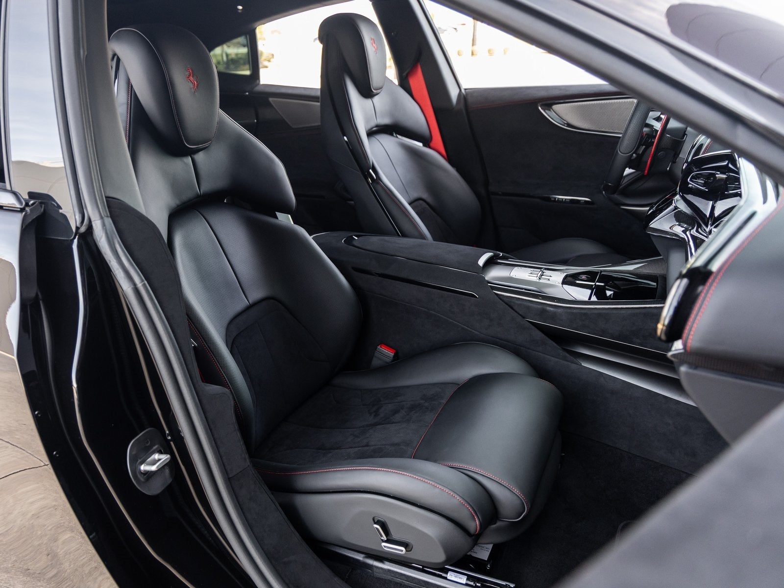 2025 Ferrari Purosangue Base