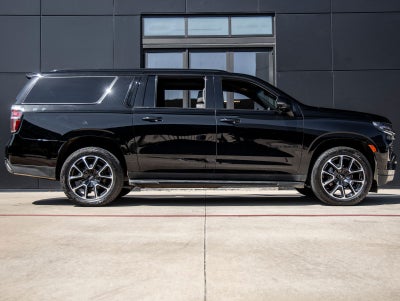 2023 Chevrolet Suburban RST