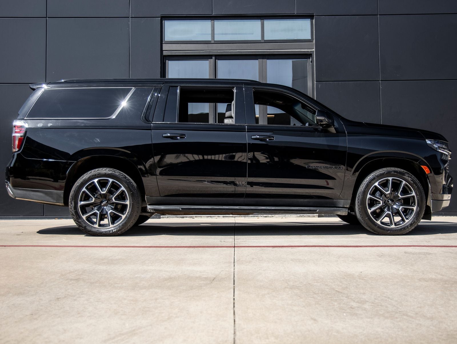 2023 Chevrolet Suburban RST