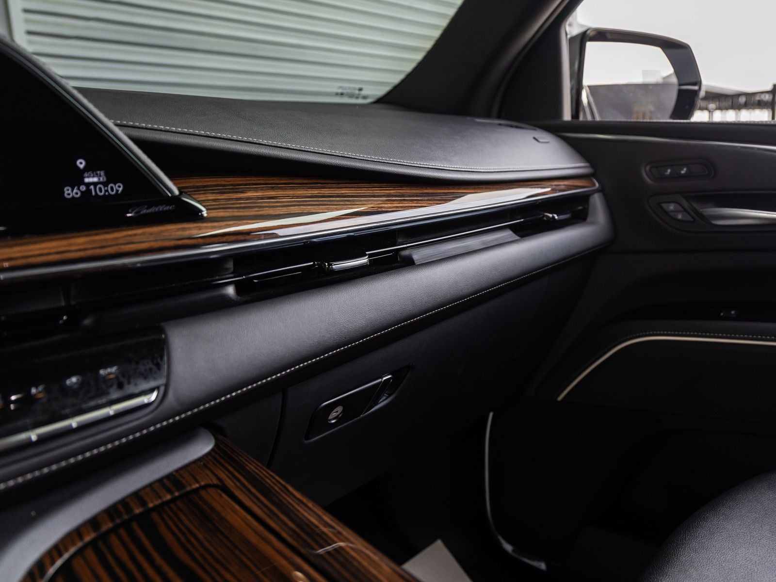 2024 Cadillac Escalade Luxury