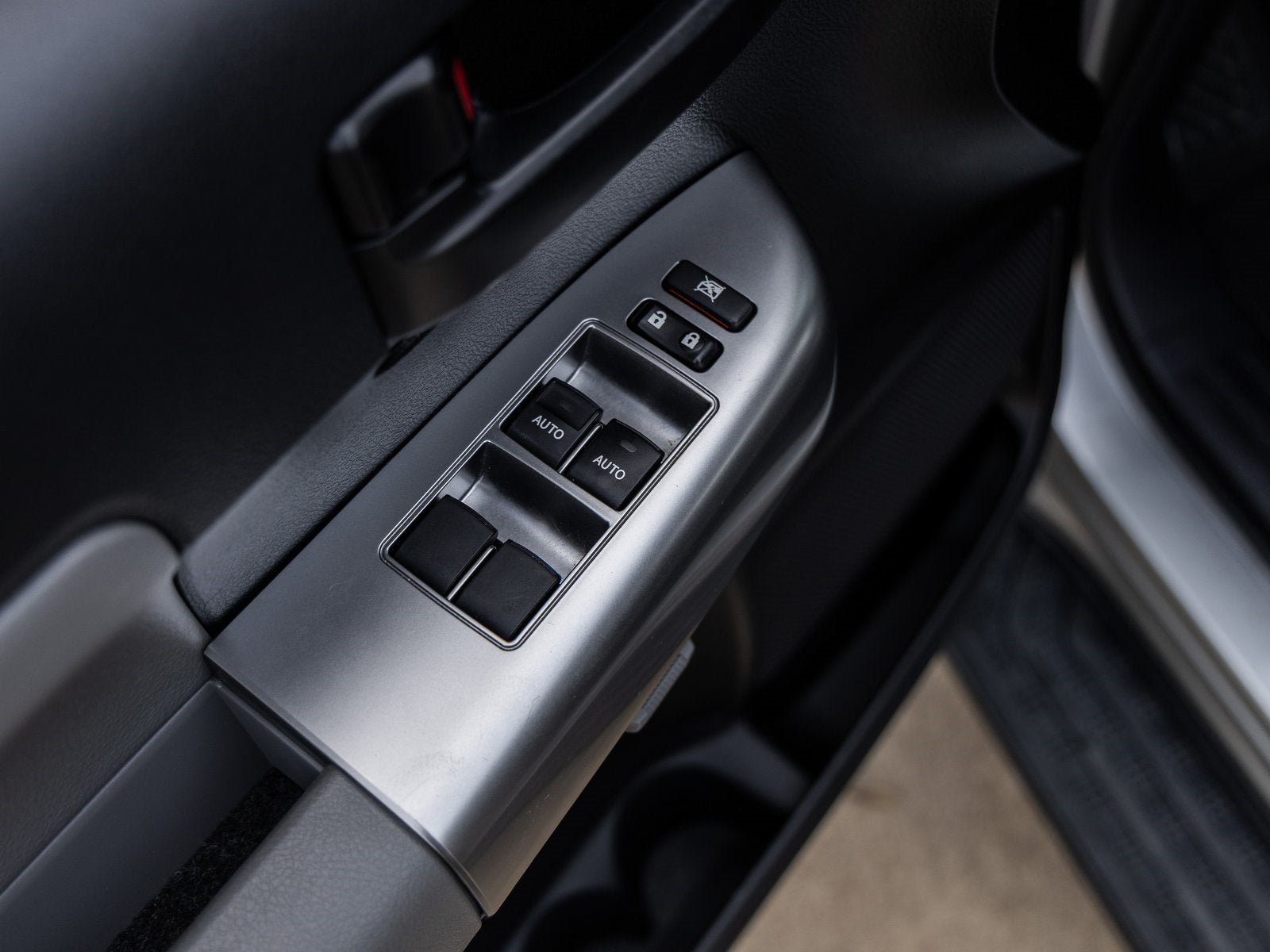 2020 Toyota Sequoia SR5 5.7L