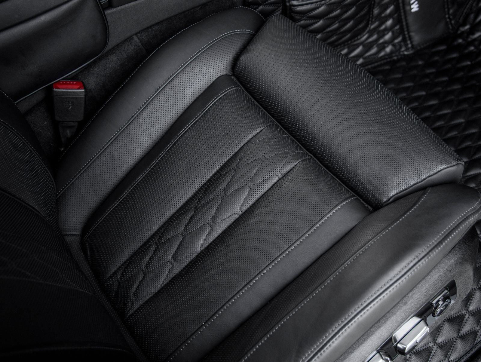 2024 BMW X7 M60i