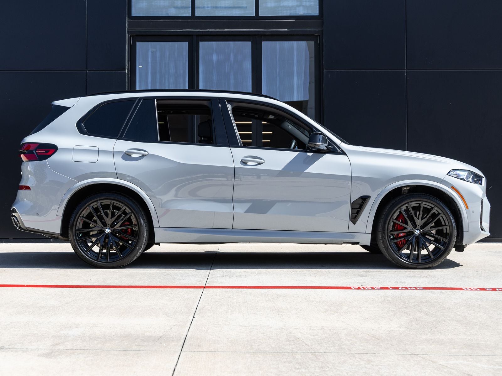 2025 BMW X5 M60i