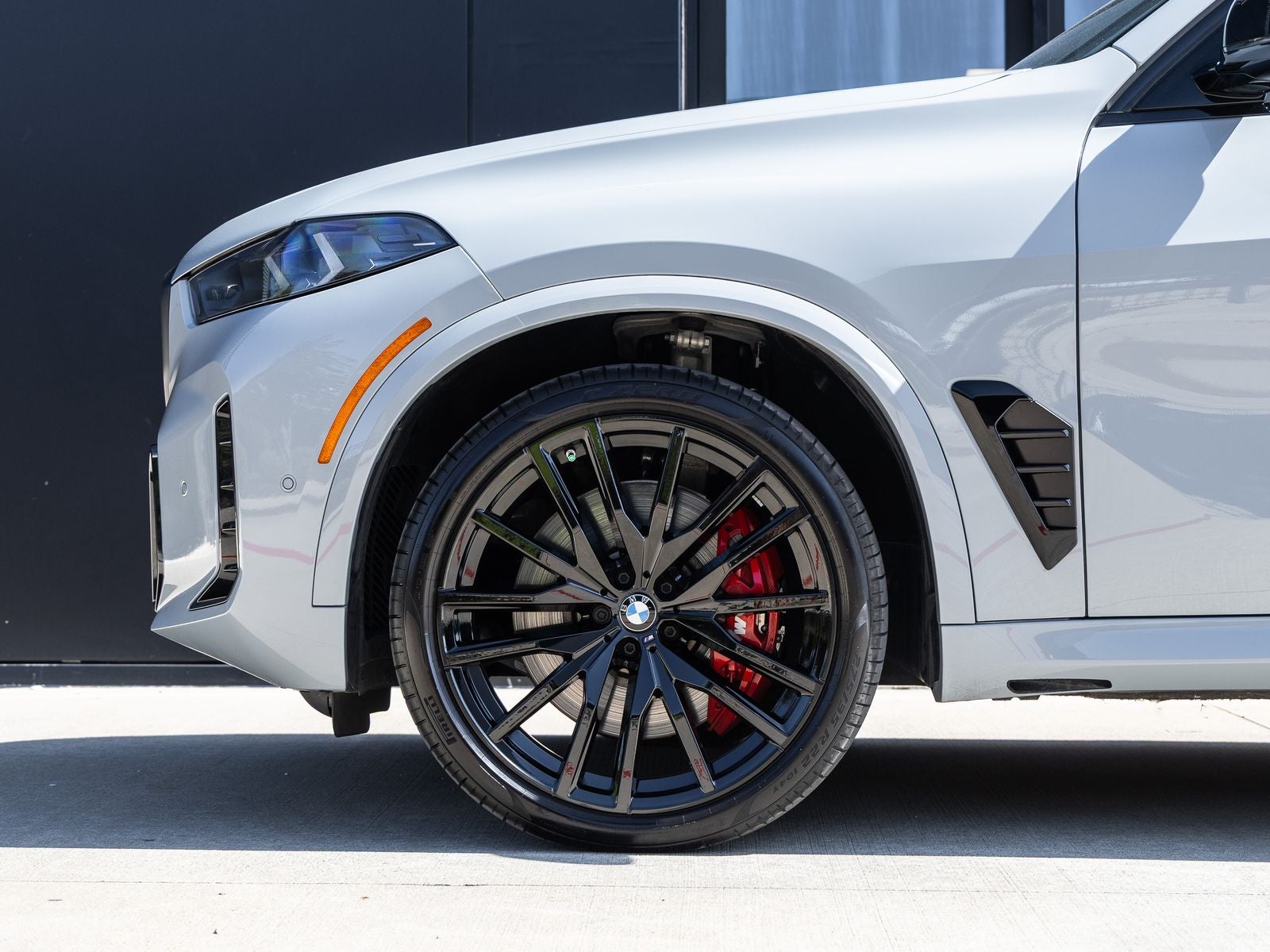2025 BMW X5 M60i