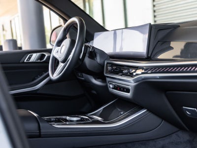 2025 BMW X5 M60i