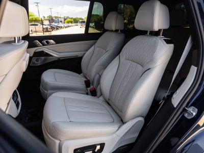 2021 BMW X7 M50i