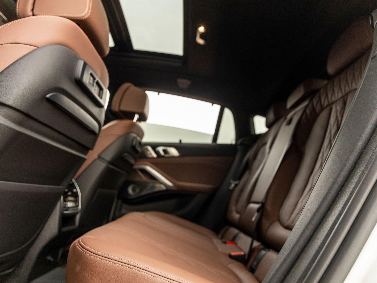 2021 BMW X6 M50i