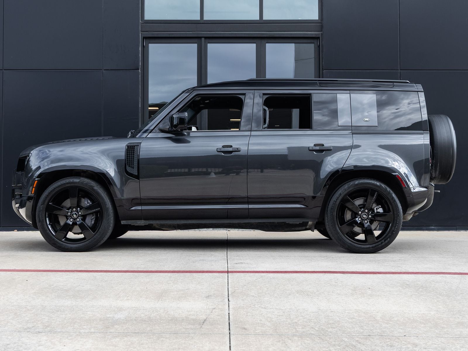 2023 Land Rover Defender 110 X-Dynamic SE