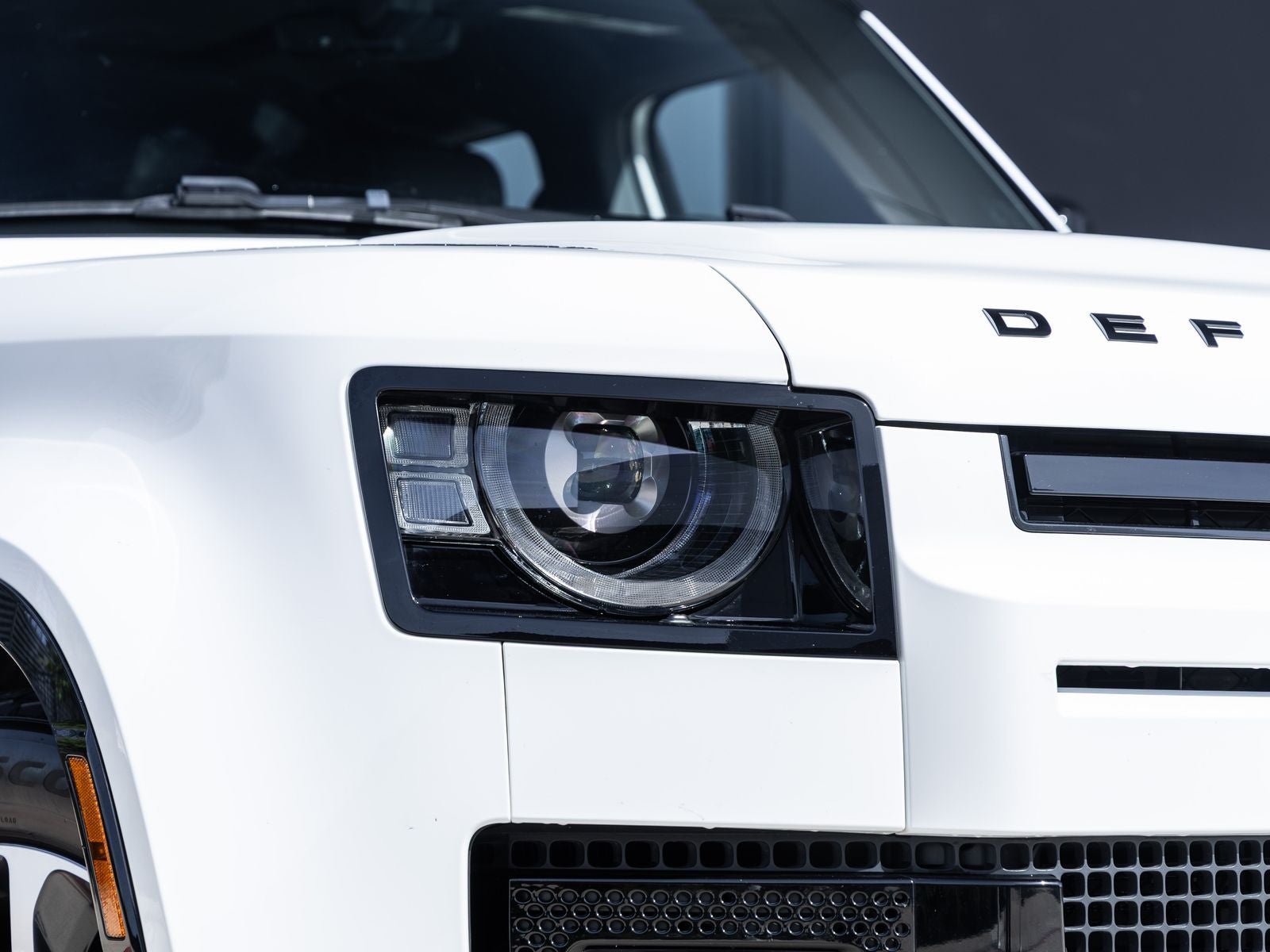 2023 Land Rover Defender 110 X-Dynamic SE