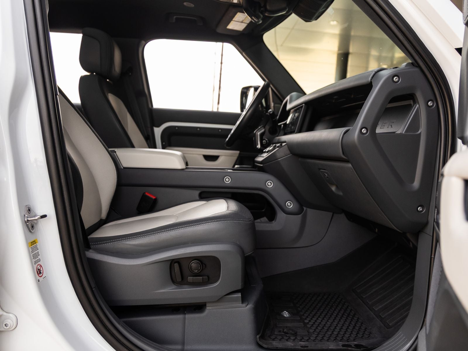 2023 Land Rover Defender 110 X-Dynamic SE