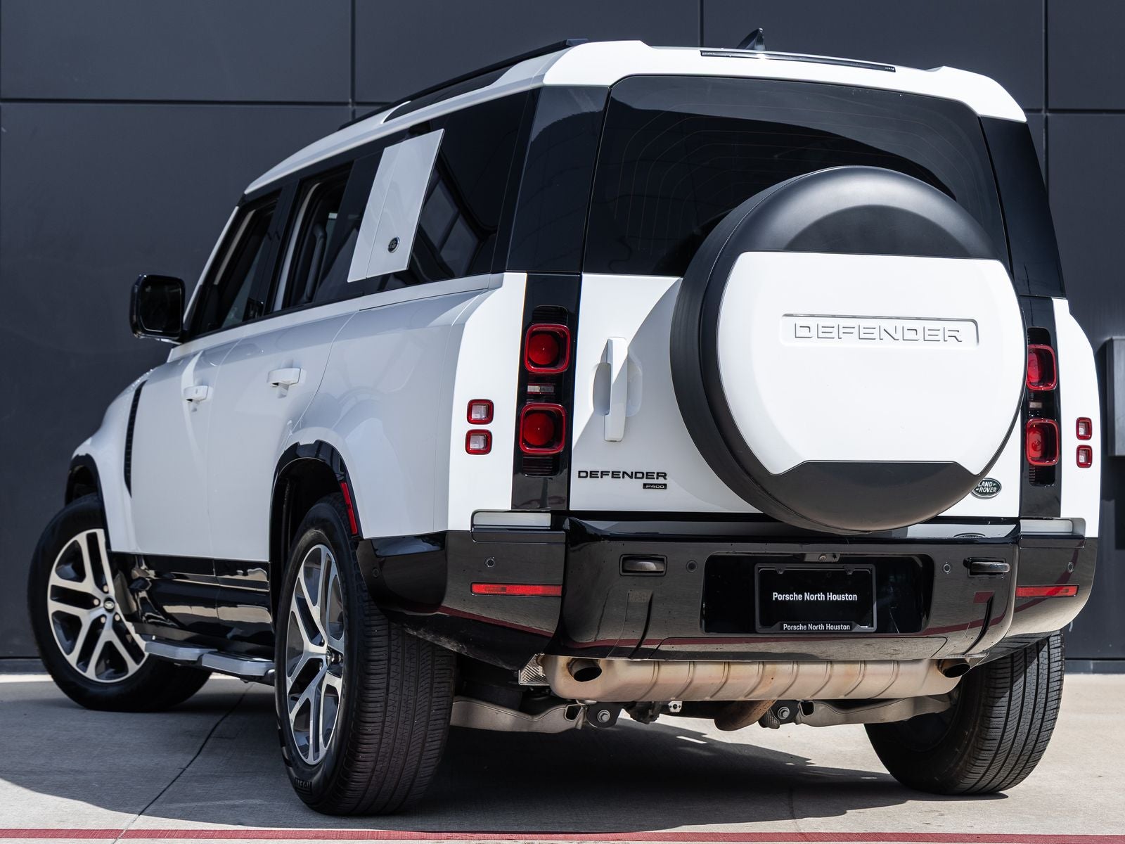 2023 Land Rover Defender 110 X-Dynamic SE