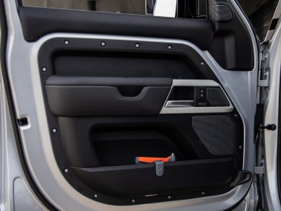 2024 Land Rover Defender 110 SE