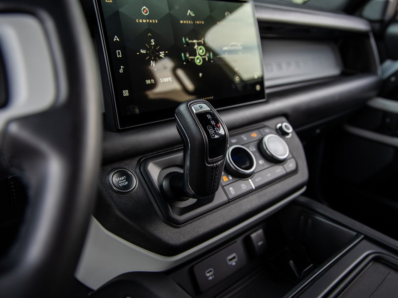 2024 Land Rover Defender 110 SE