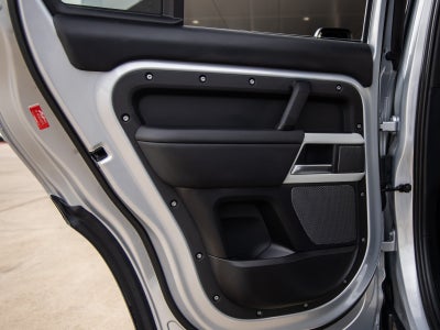 2024 Land Rover Defender 110 SE