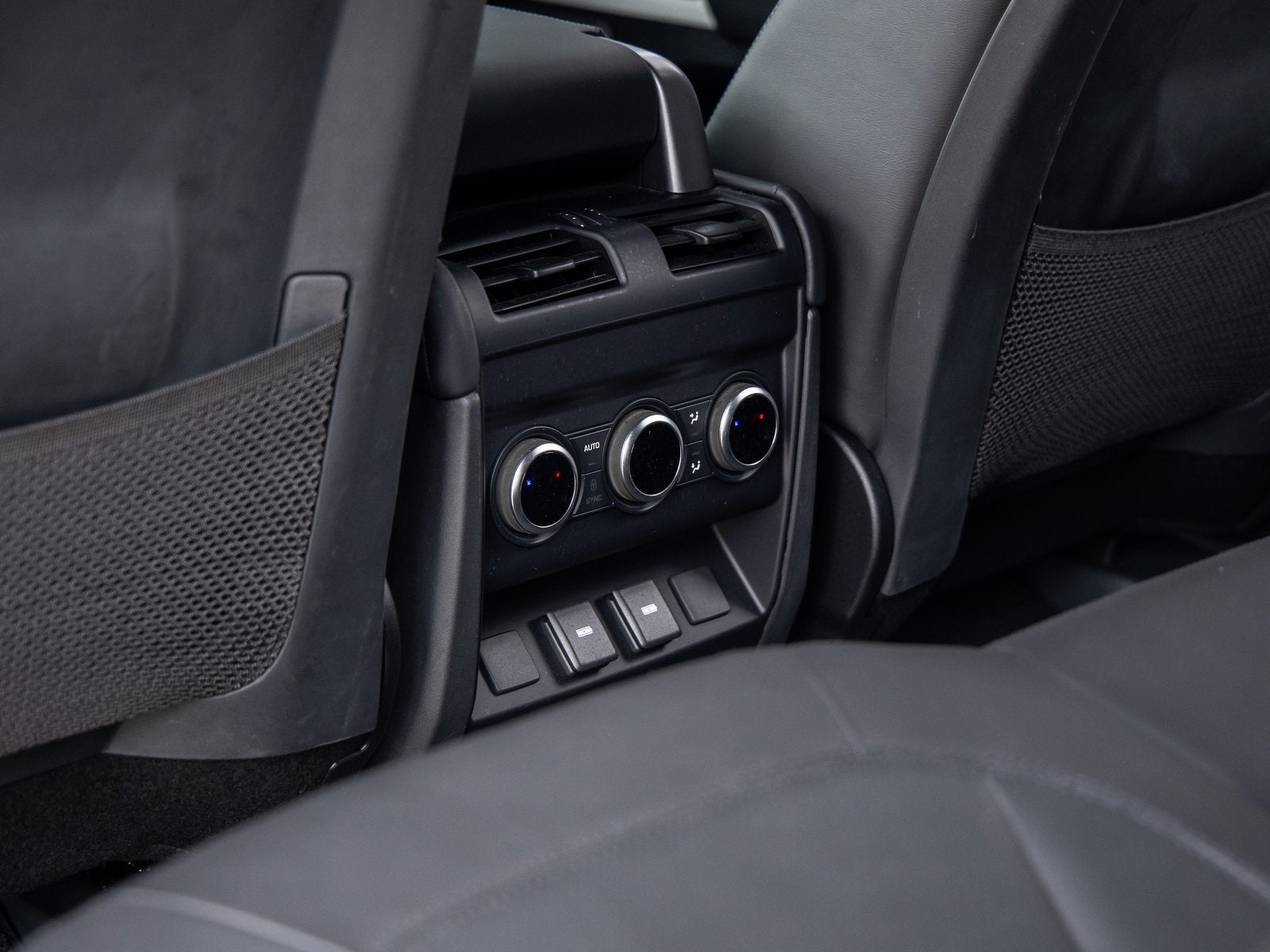 2024 Land Rover Defender 110 SE