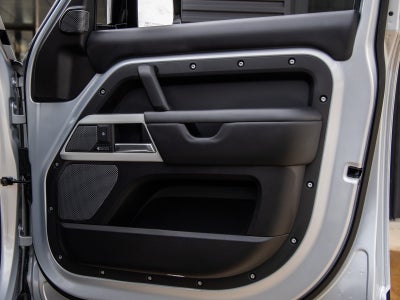 2024 Land Rover Defender 110 SE