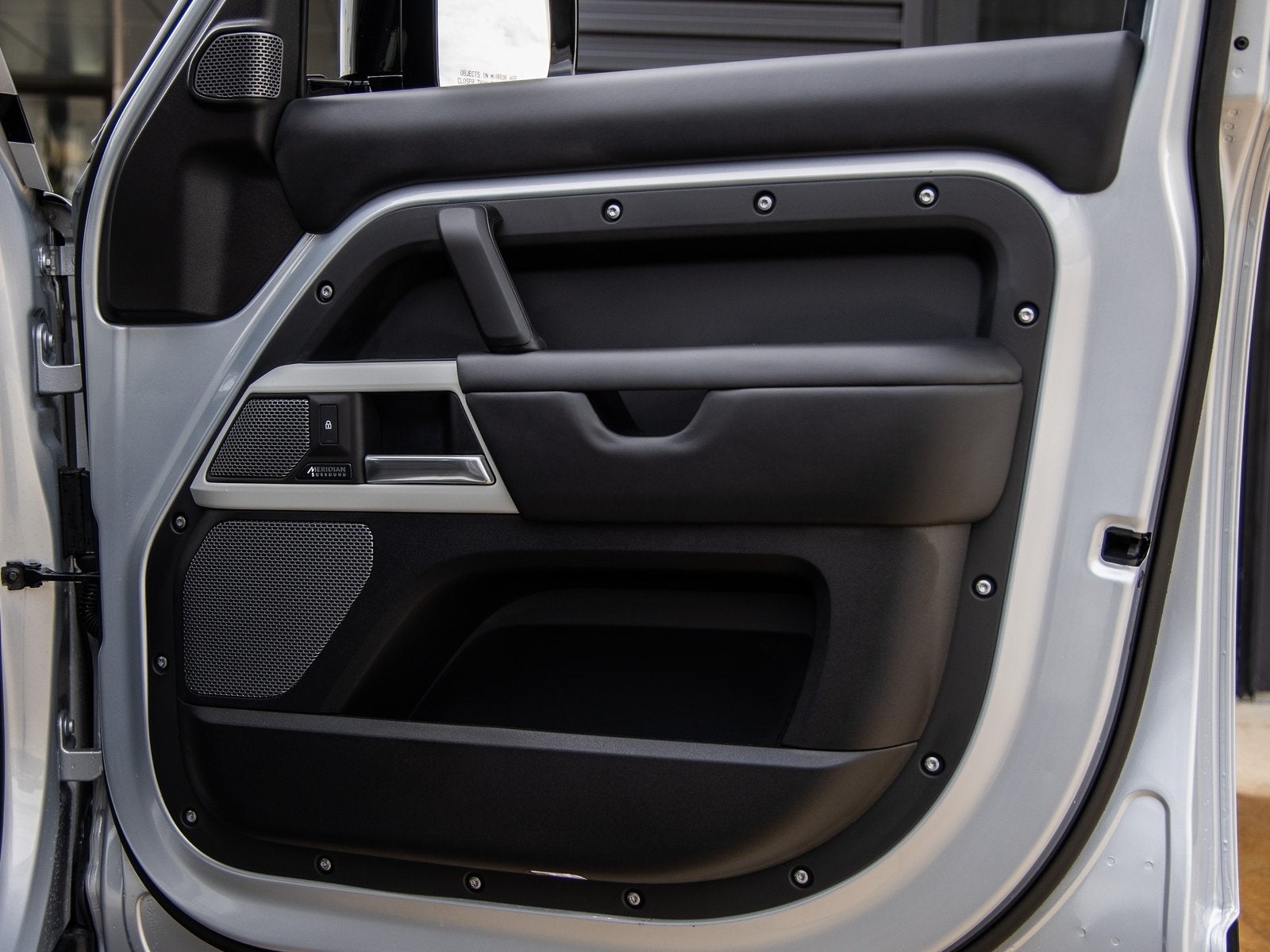 2024 Land Rover Defender 110 SE