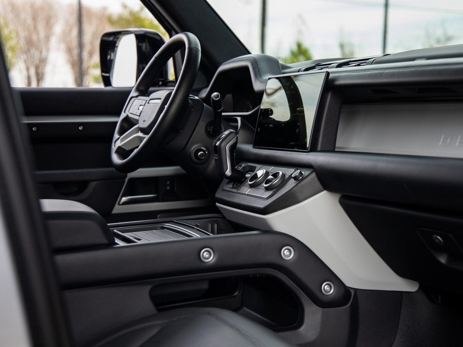 2024 Land Rover Defender 110 SE