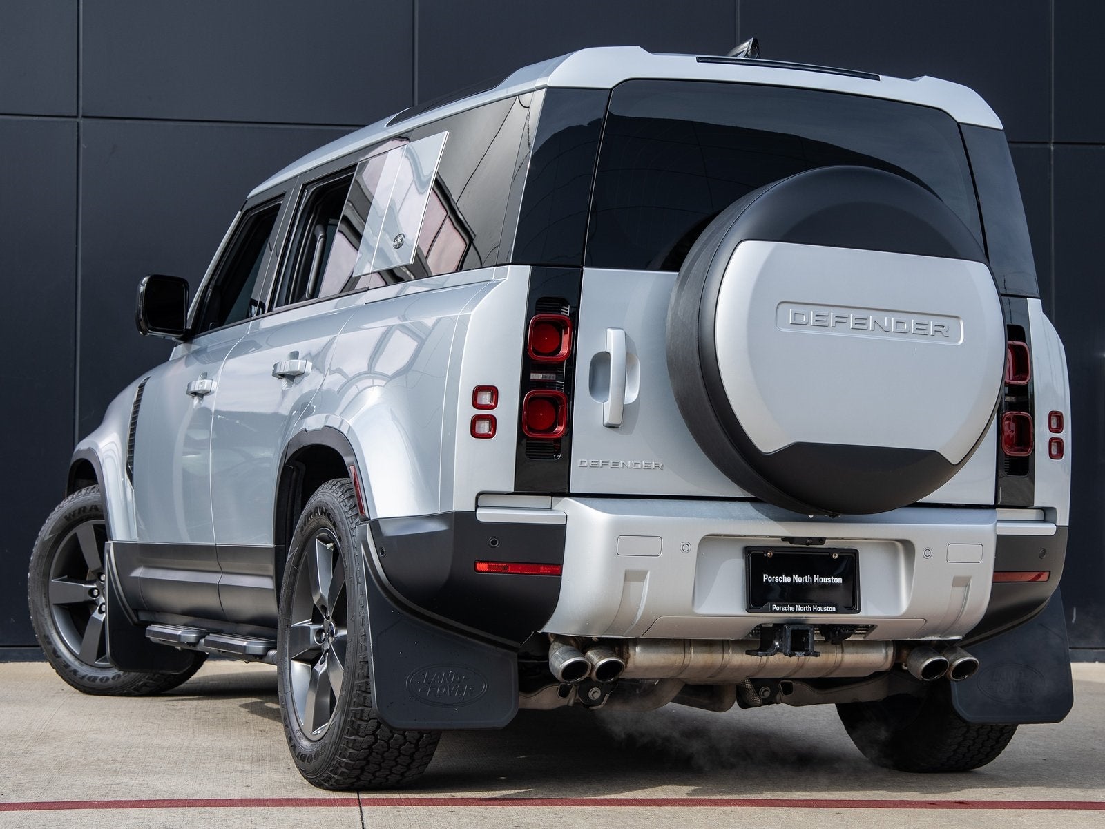 2024 Land Rover Defender 110 SE