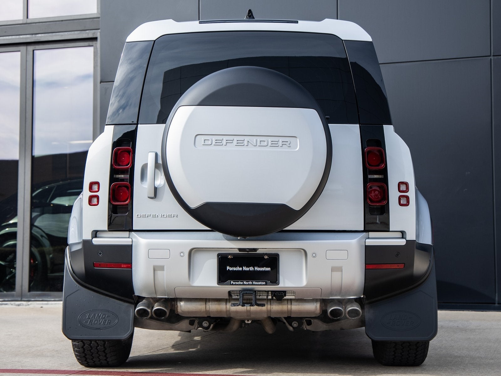 2024 Land Rover Defender 110 SE