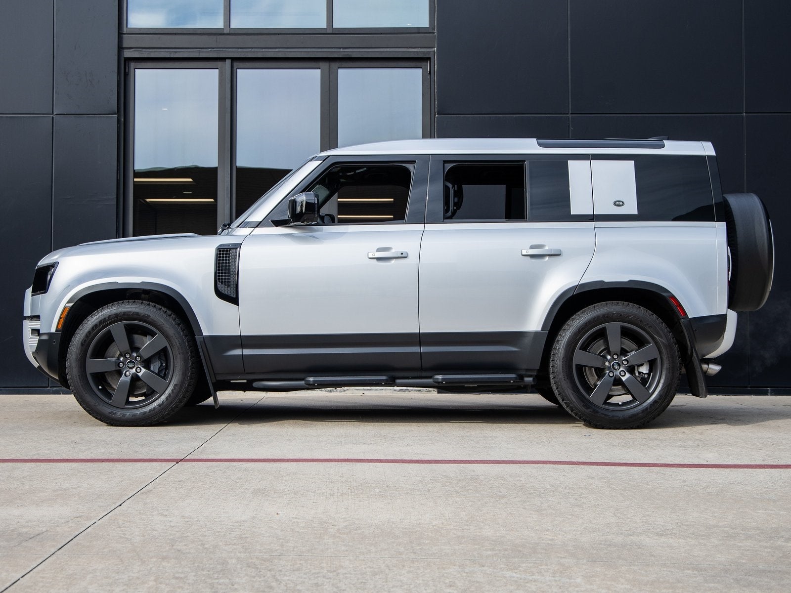 2024 Land Rover Defender 110 SE