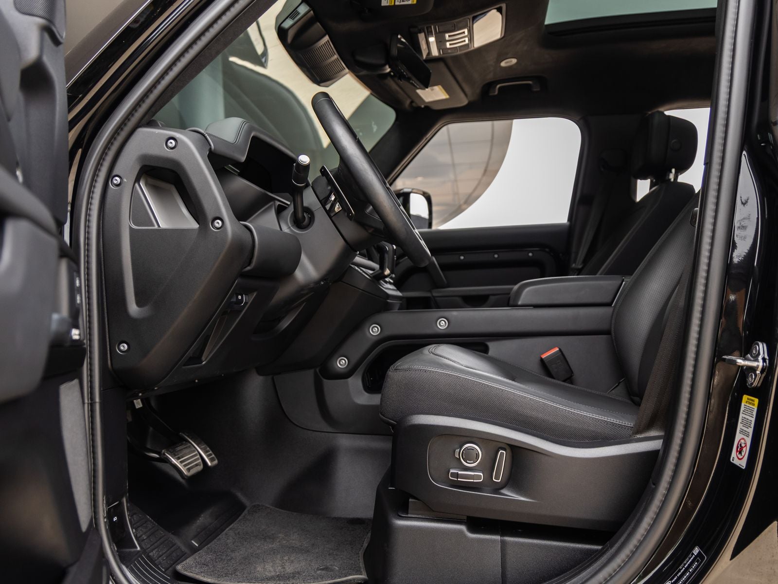 2025 Land Rover Defender 130 V8