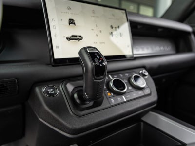 2025 Land Rover Defender 130 V8